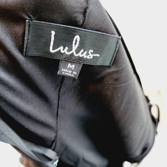 LULU'S NEW BLACK SILK LIKE DRESS (POLYESTER) V NECK SIZE MED - Picture 12 of 13